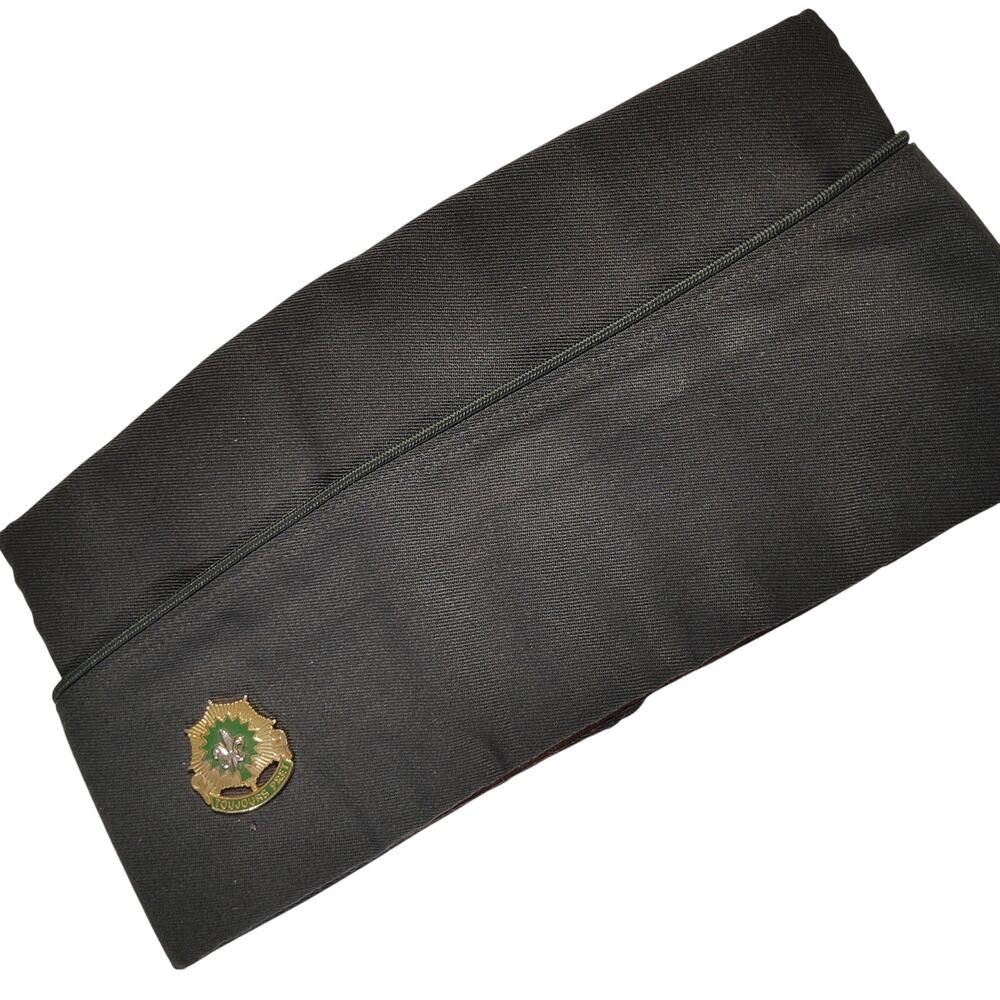 Vtg 1987 AG344 Garrison Cap. 6-5/8, 2nd Cavalry Regiment, Green Dragoons DUI Pin